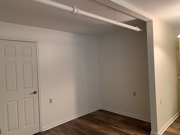 5th image of 301 Glenwood Dr #10