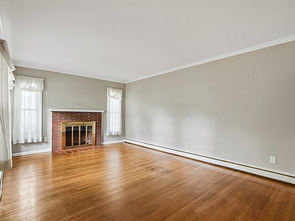 3rd image of 6 Charles St