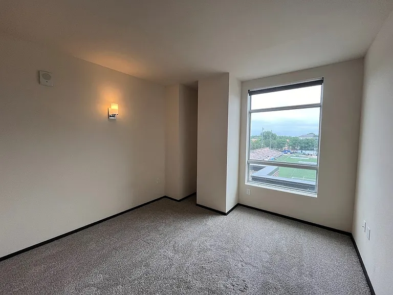 Galaxie High Rise Apartments — Photo 156