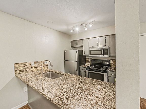 5th image of 701 E 40th St APT 3