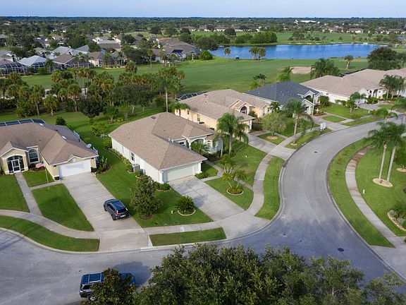 2nd image of 2571 Canterbury Cir