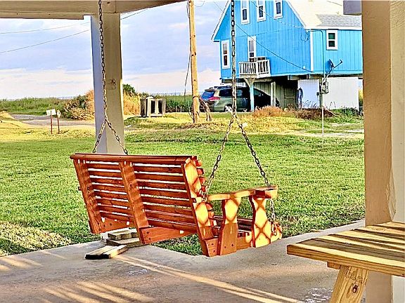 3rd image of 16713 Jamaica Beach Rd