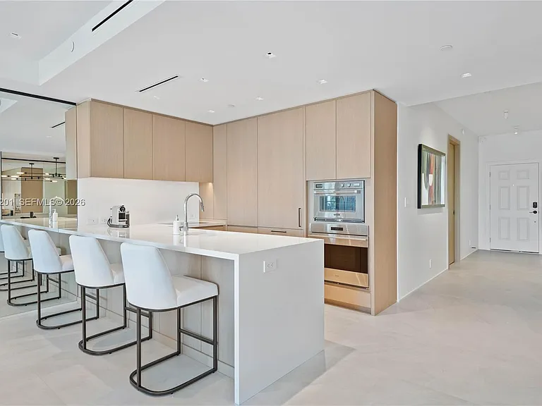 19242 Fisher Island Dr #19242 — Photo 6
