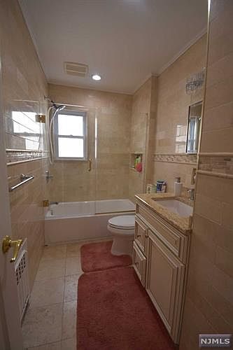 2nd image of 2345 Linwood Ave APT 4A