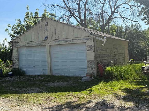 2nd image of 2685 Roosevelt Ave