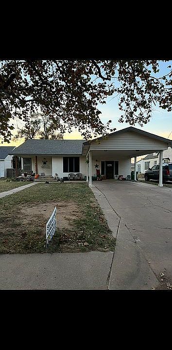 1st image of 209 N 6th St