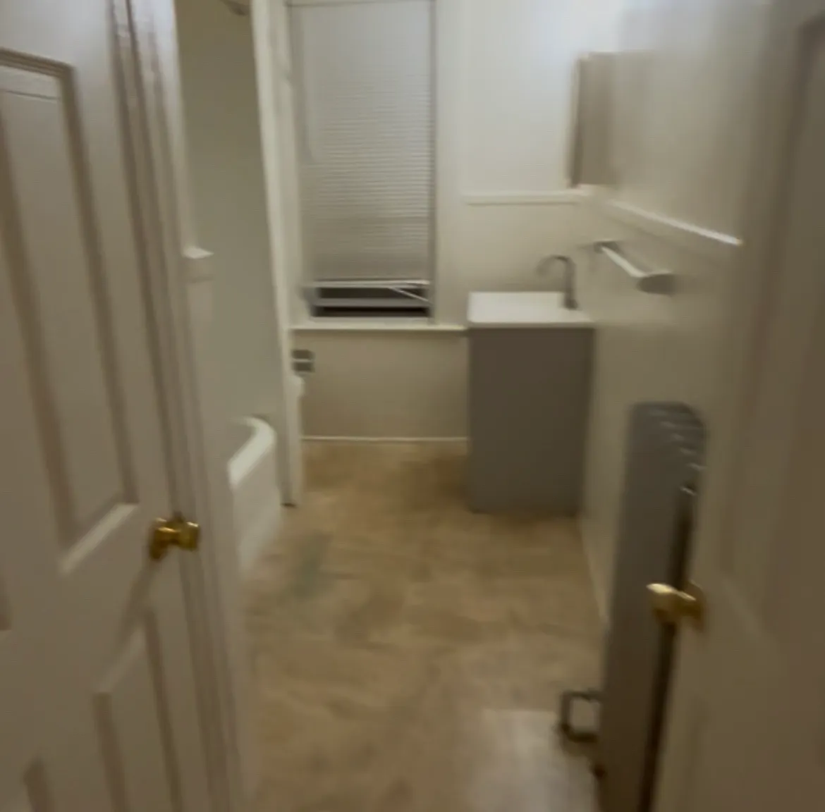 3 bed, 1100 sqft, $2,100 — Photo 4