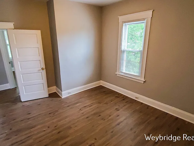 942 Mansion Ave — Photo 5