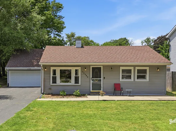 32988 N Meadow Rd, Grayslake, IL 60030