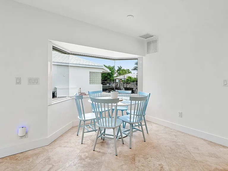 1332 SW Tamarind Way — Photo 13