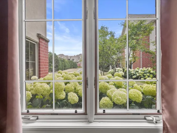 17490 Crest Hill DRIVE #10, Brookfield, WI 53045