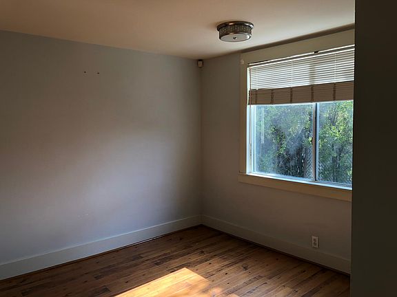 3rd image of 818 E Grand Ave