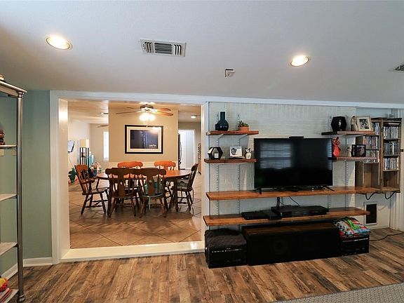 5th image of 721 E Bovell St