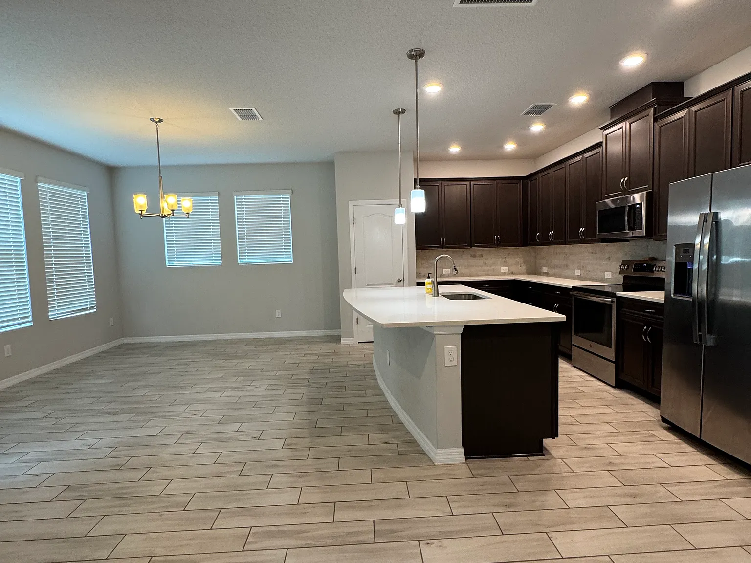 3 bed, 2174 sqft, $2,700 — Photo 3