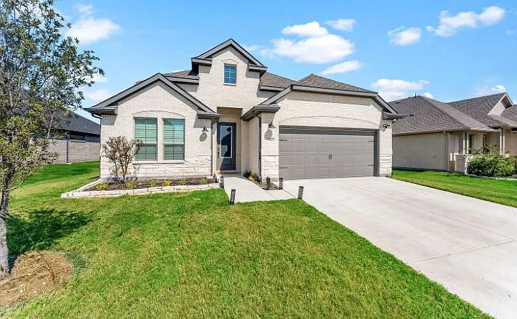 5 bed, 3076 sqft, $3,885 — Photo 1