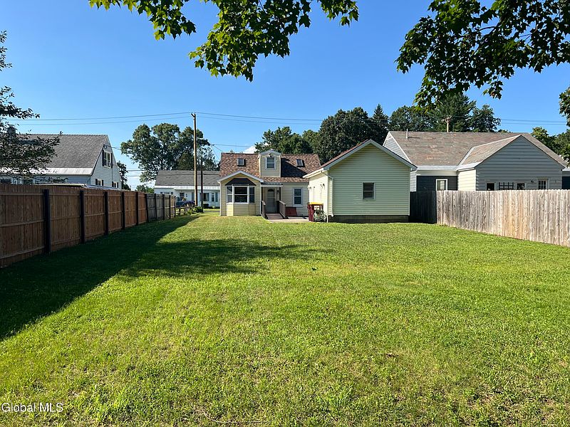 2nd image of 20 Putnam Avenue
