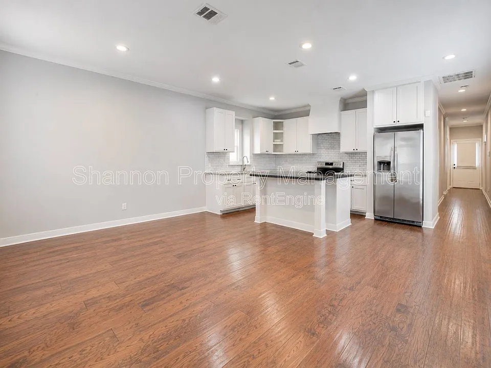 921 Kern St
