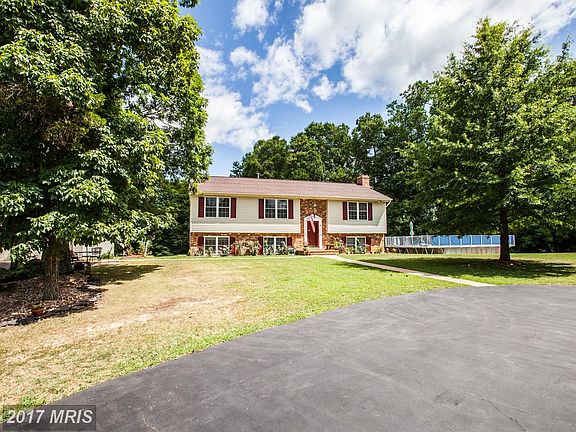 2nd image of 4 River Acres Ln