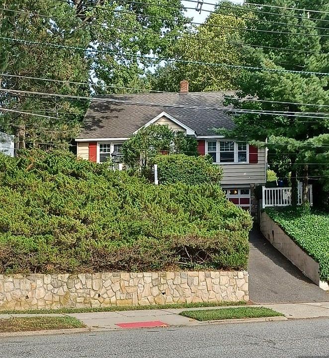 1st image of 225 Jackson Avenue