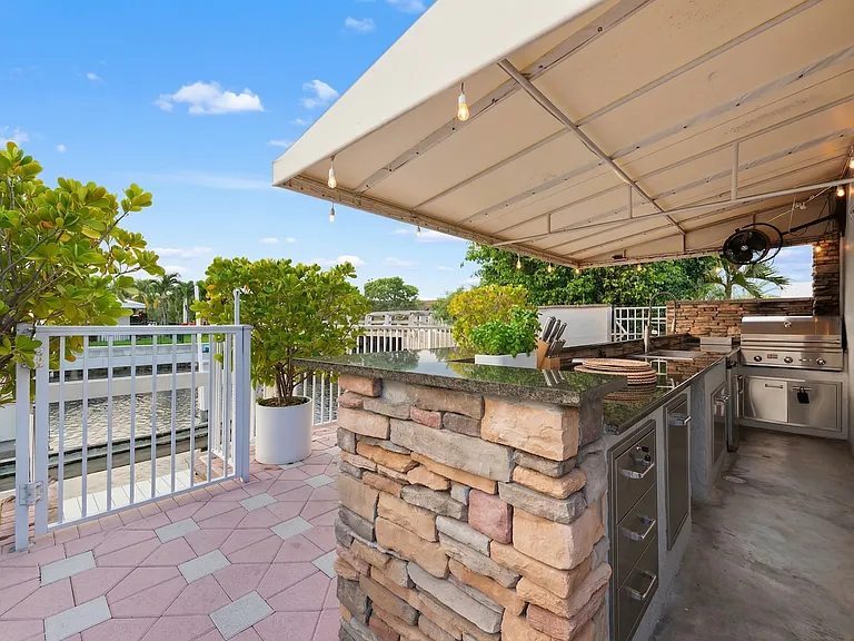 5841 Bayview Dr — Photo 40