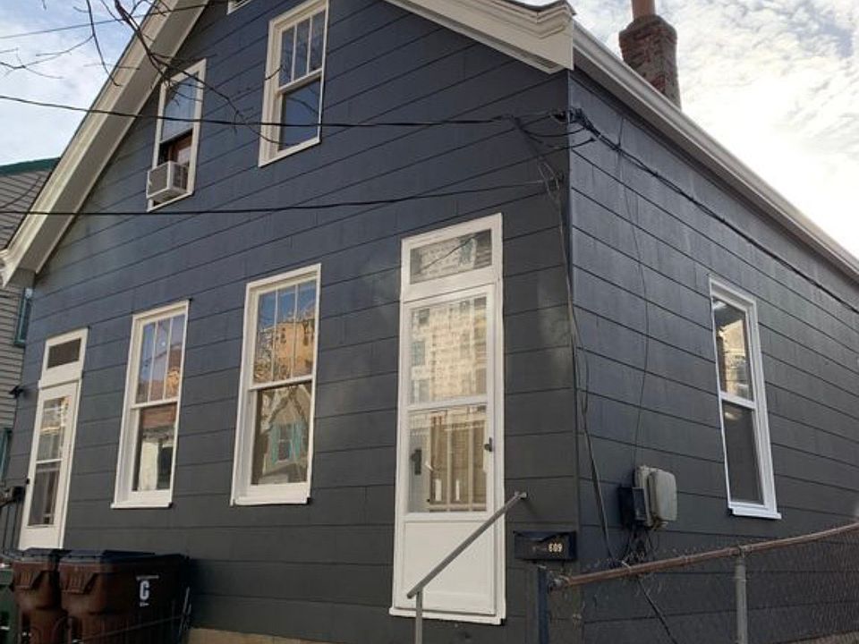 1st image of 609 Bakewell St