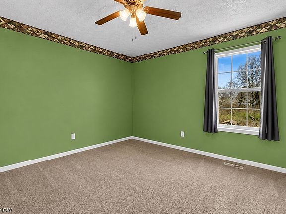 5th image of 685 W Lake St