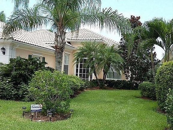 WELCOME HOME! Mature landscape