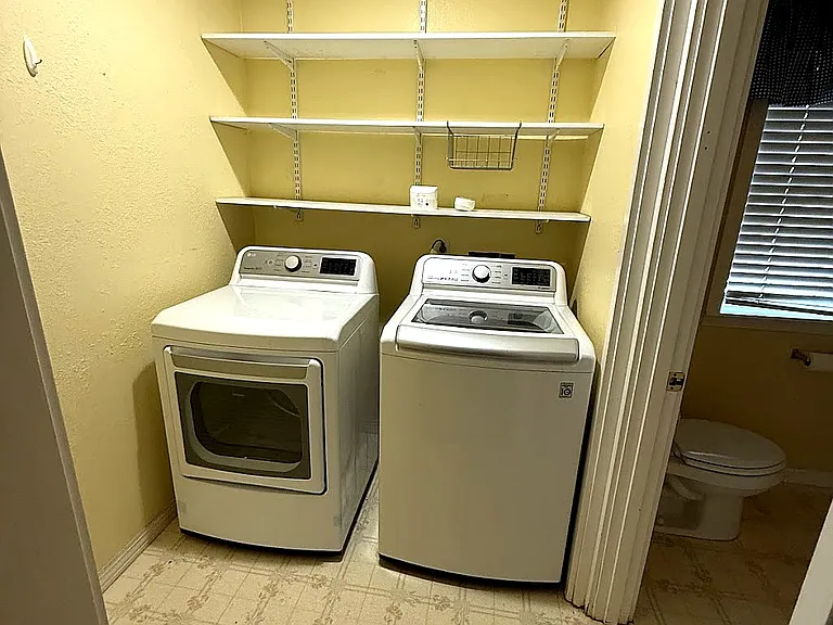 Washer/Dryer (included)