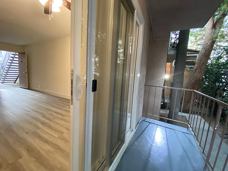 1808 N Harvard Blvd — Photo 49