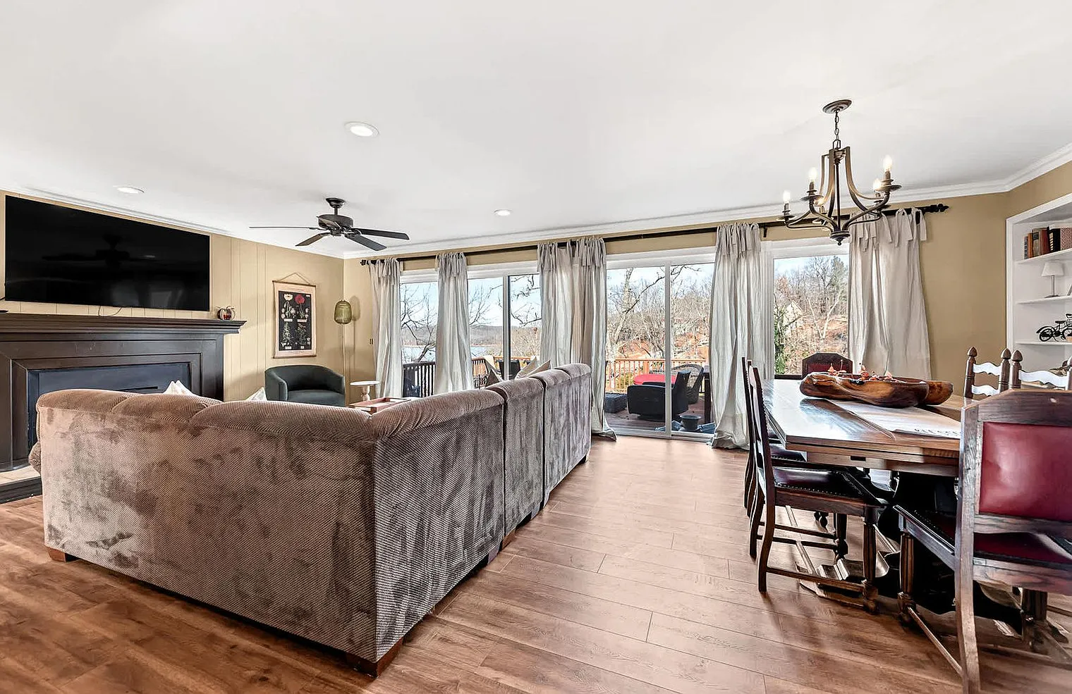 3 bed, 2.0 bath, 1905 sqft, $4,087 — Photo 3