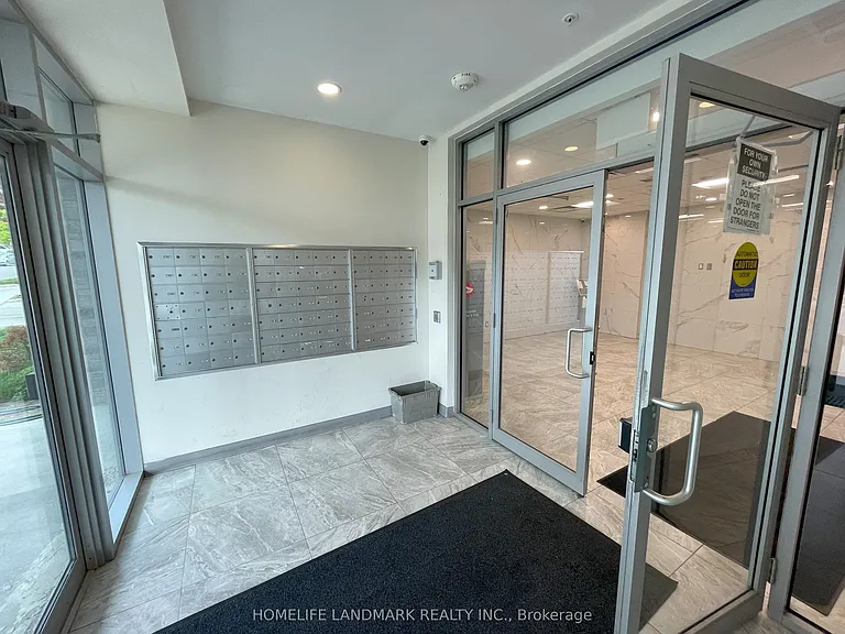 246 Lester St #602 — Photo 4