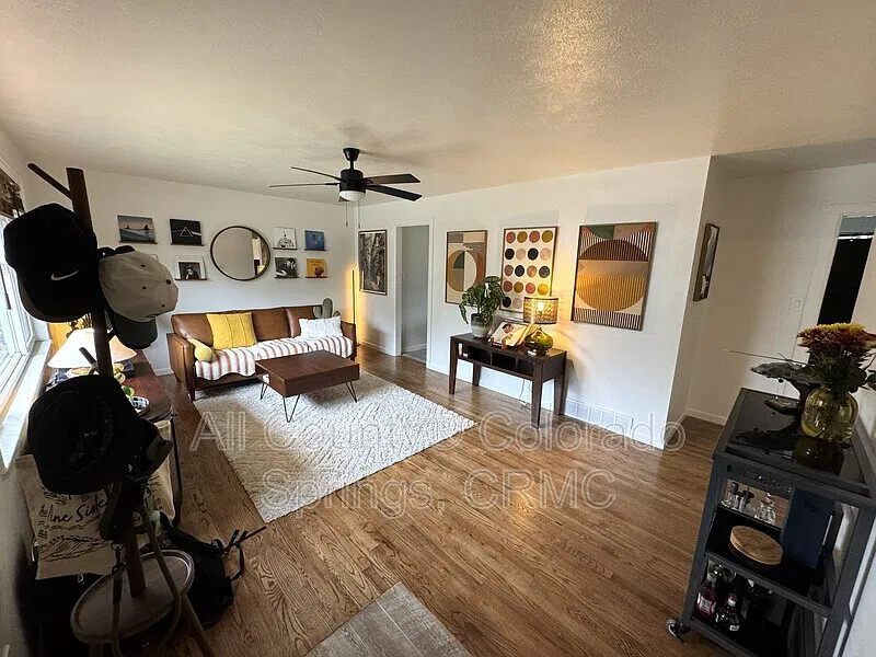 4 bed, 2.0 bath, 1632 sqft, $2,200 — Photo 2