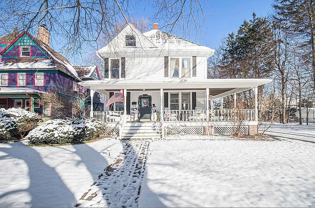 1317 Michigan Ave photo 1