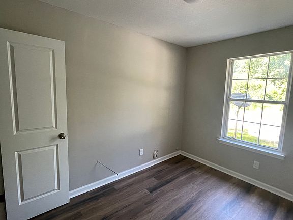 5th image of 102 Dylan Dr