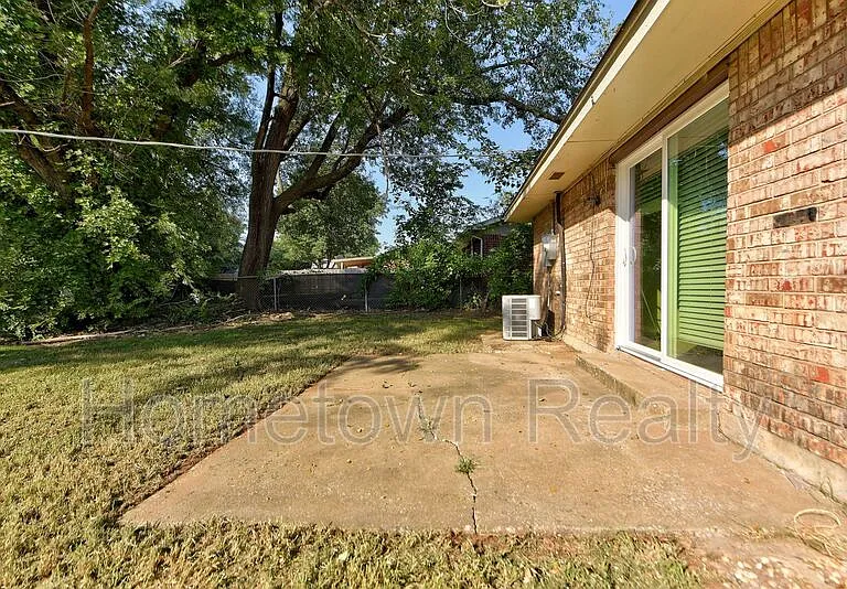 208 W Shadywood Dr — Photo 25
