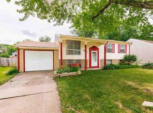 15 Regal Ln, Iowa City, IA 52240