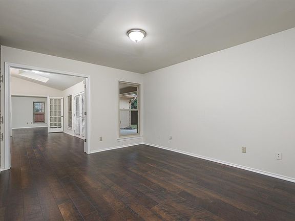 5th image of 3028 Laguna Dr