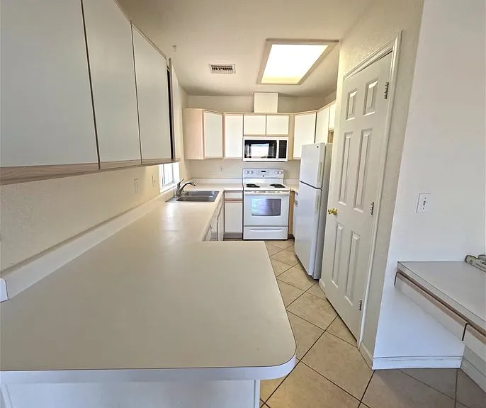 299 Phyllis Dr #4 — Photo 6