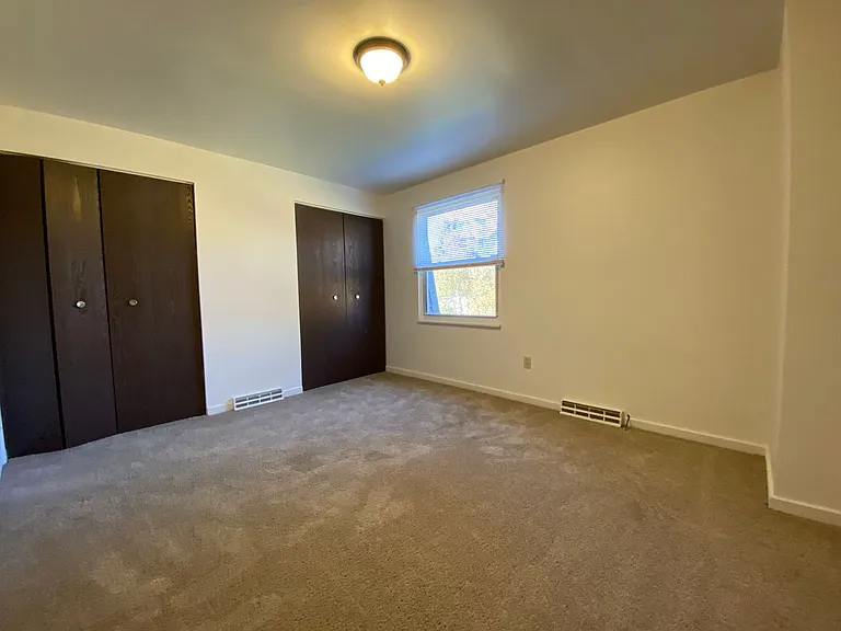 703 Hemlock Sq — Photo 6