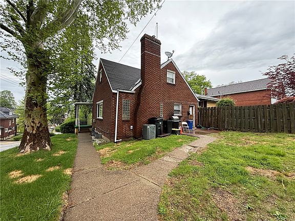 4th image of 4801 Coleridge St