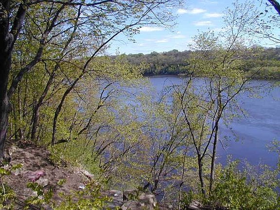walk to river park
