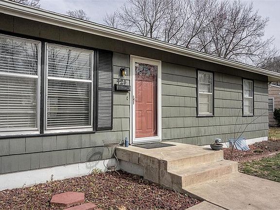 4th image of 425 NW Village Dr