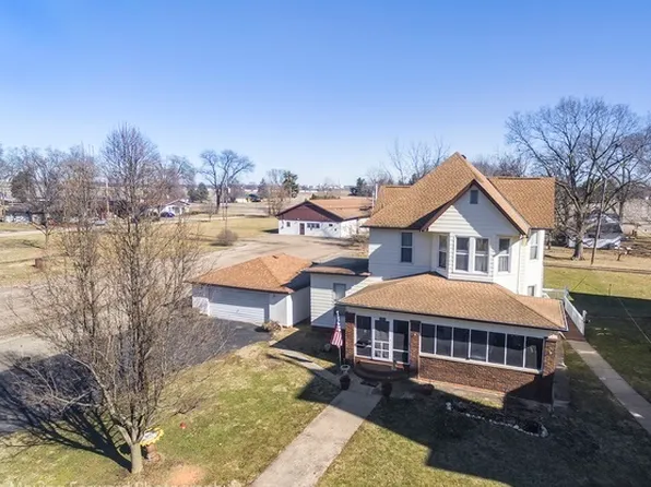 1002 School St, Henry, IL 61537