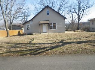 1341 Parkway Dr, Saint Clair, MO 63077