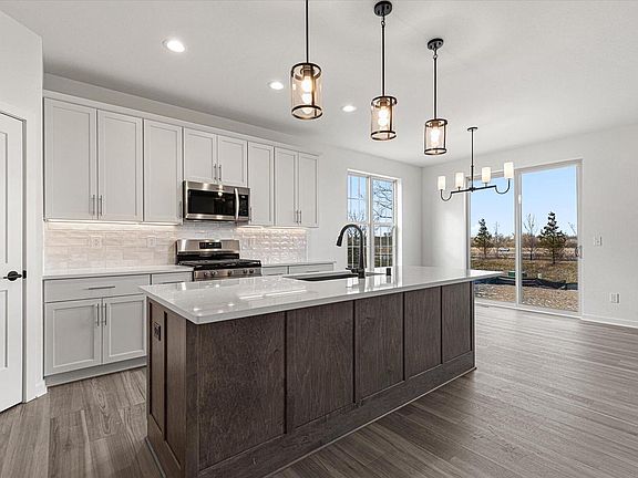 5th image of W251N2399 Valleyview CIRCLE