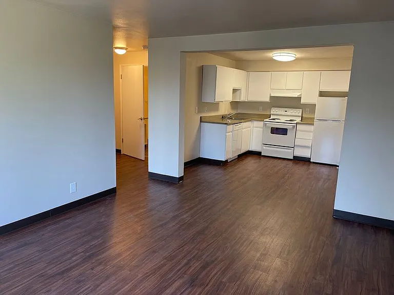 321 10th Ave — Photo 39