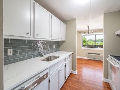 126 Triangle Street APT B33, Danbury, CT, 06810