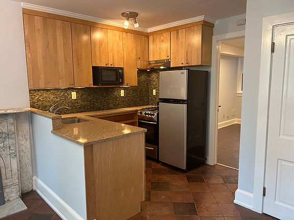 Kitchen with gas stove, dishwasher, refrigerator/freezer, microwave.