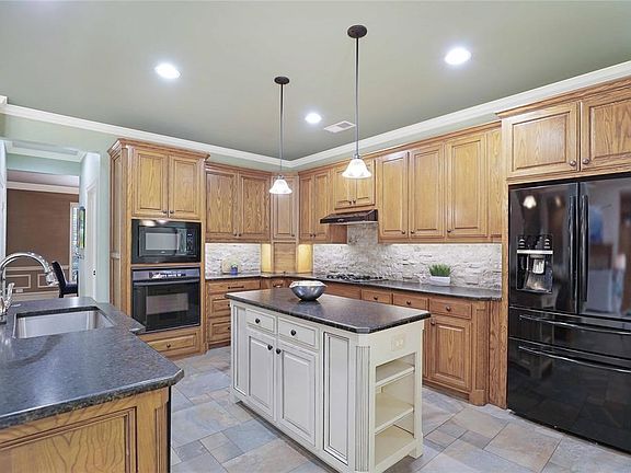 5th image of 3712 Hibbs St