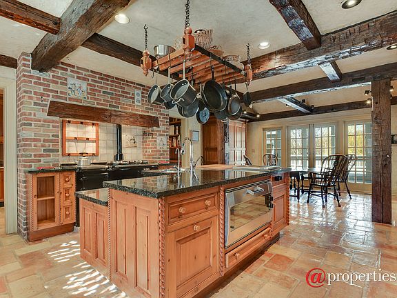 Kitchen / Breakfast Room
